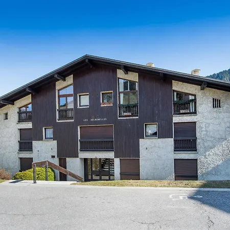 2 Pieces Avec Balcon, Piscine, Parking, A 11 Min Du Centre De - Fr-1-453-54 * Megeve
